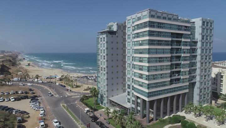 Oceanus Apartment Hotel Herzelia Exterior foto